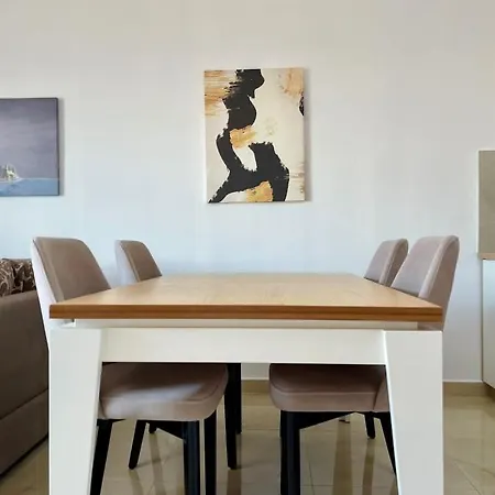 Sea View Lovely Two Bedroom Apartment