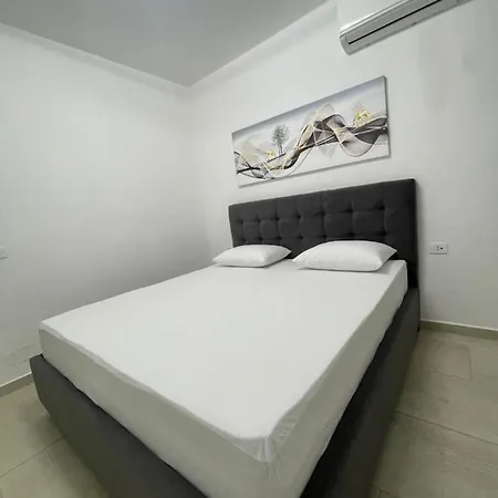 Sea View Lovely Two Bedroom Apartment Daire