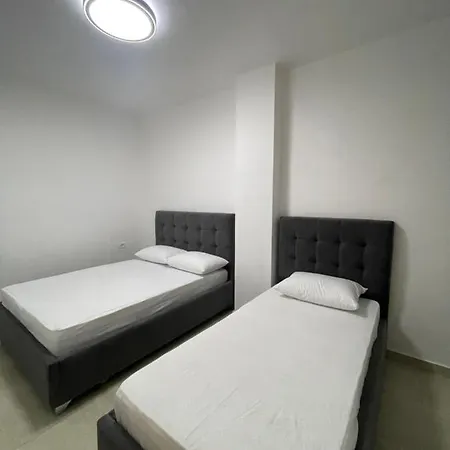Sea View Lovely Two Bedroom Apartment *
