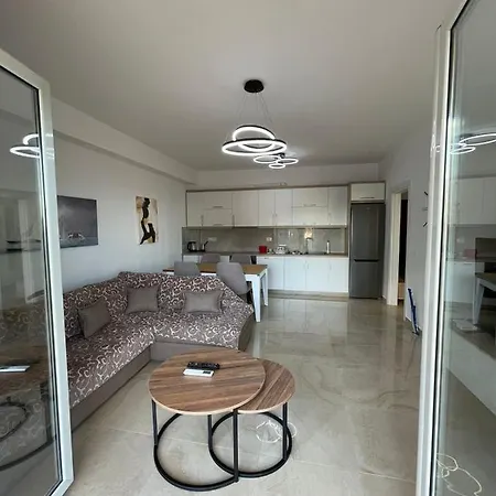 Sea View Lovely Two Bedroom Apartment Daire *