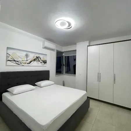 Sea View Lovely Two Bedroom Apartment Daire